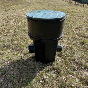 Filter na šedú vodu s bočným prítokom a odtokom – pohľad na hrdlá