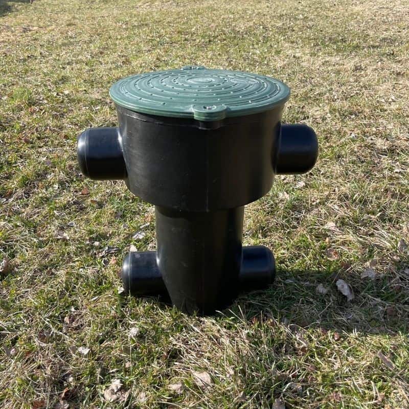 Filtračný kôš s jemným sitom vytiahnutý z filtračnej šachty BASIC