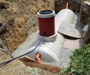 Obsyp nádrže a zásyp kanalizácie pieskom