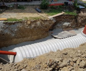 Obsyp nádrže a zásyp kanalizácie pieskom