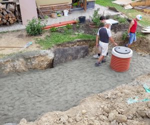 Horný zásyp nádrže pieskom 25-20cm nad lém komína