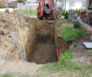 Výkop jamy pre osadenie